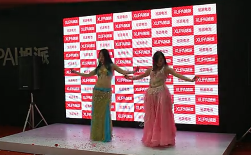 征途国际电池2014台州展会苗条美女肚皮舞表演